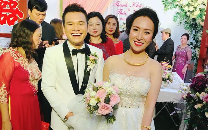 Khắc Việt rạng rỡ trong ngày đưa dâu về Yên Bái