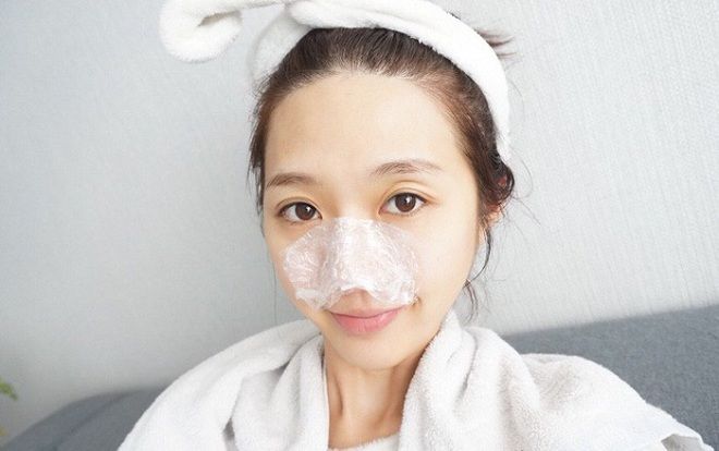 Chỉ với Vaseline và toàn đồ đơn giản, đây là cách khiến mũi láng bóng mịn màng được nhiều cô nàng truyền tai nhau.