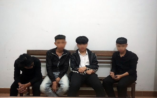 Băng cướp 'nhí' dùng dao, vỏ chai cướp tài sản của đôi nam nữ ngồi tâm sự bên bờ biển