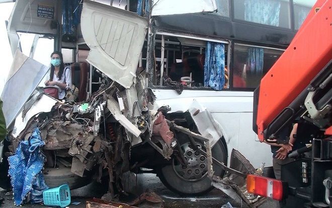 Vụ xe khách đâm xe cứu hỏa: Tài xế nhờ luật sư trợ giúp pháp lý