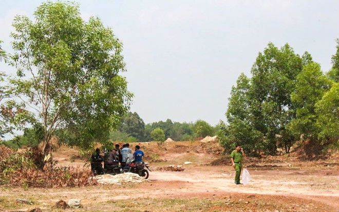 Nghi án chồng đốt vợ cháy đen rồi treo cổ tự tử trên cây, để lại con trai 4 tuổi