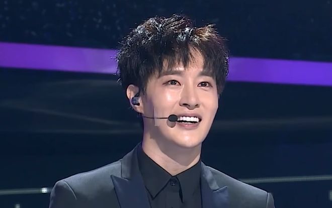 6 năm chật vật, thủ lĩnh boygroup vừa qua đời vẫn đầy lạc quan ở sân khấu cuối