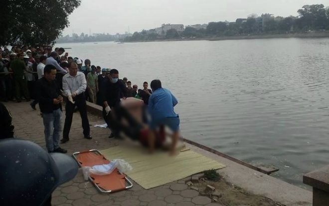 Phát hiện thi thể nam giới ăn mặc lịch sự tử vong dưới hồ Linh Đàm