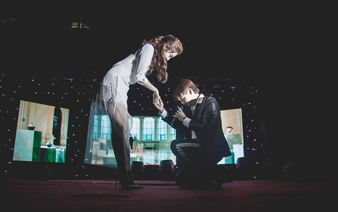 Nguyễn Trần Trung Quân bất ngờ 'cầu hôn' Á hậu Huyền My ngay trên sân khấu