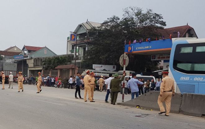 Ô tô khách va chạm với xe máy, 2 người tử vong tại chỗ