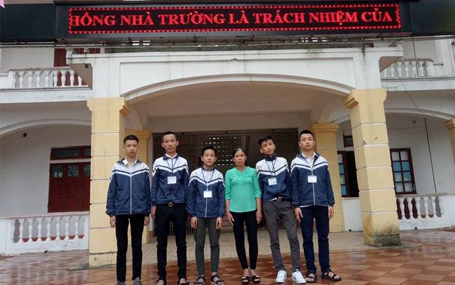 5 học sinh nhặt được gần 15 triệu đồng trả lại người đánh rơi