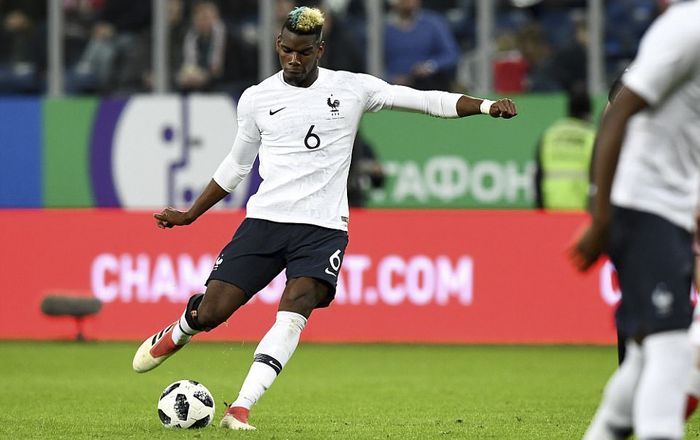 Chơi vật vờ ở Man United, Pogba về tuyển Pháp đá như 'siêu nhân'