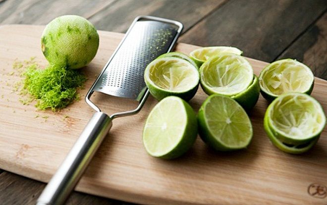 Lấy vỏ chanh ngâm với thứ này rồi thoa đều đặn mỗi tối, bạn sẽ có hàng mi đen dài, cong vút