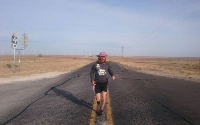 Bắt chước nhân vật trong phim, người đàn ông chạy bộ hơn 25.000km suốt 409 ngày