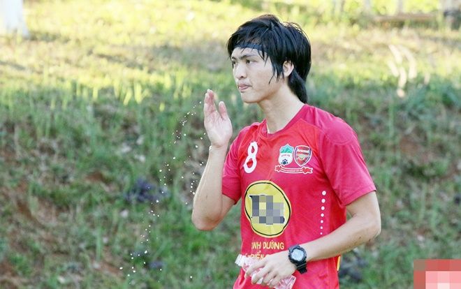 Tuấn Anh nghỉ hết V.League 2018: Phẫu thuật nước ngoài, chấn thương kiểu Việt Nam