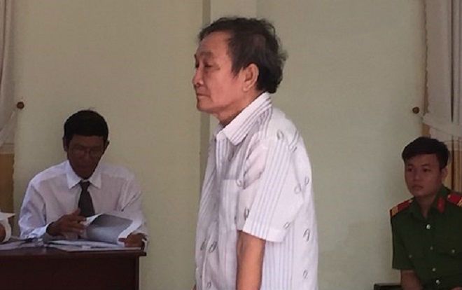 Xét xử vụ 'đại gia' nước đá miền Tây cầm súng dọa nhân viên: Bị cáo khai bị ép cung, tòa trả hồ sơ điều tra bổ sung