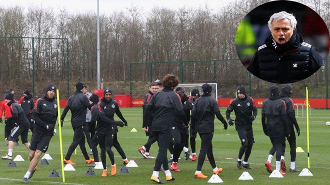Mourinho sắp họp khẩn với học trò nhằm cứu vãn mùa giải ‘trắng tay’