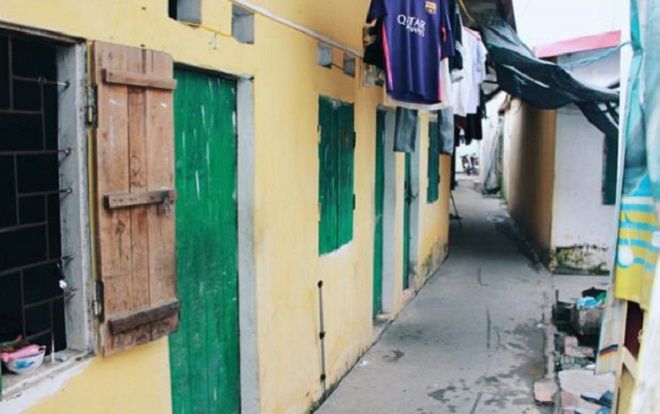 Nữ sinh đau đầu chuyện bạn cùng phòng thường xuyên đưa 'gấu' về ân ái… ngay trước mặt