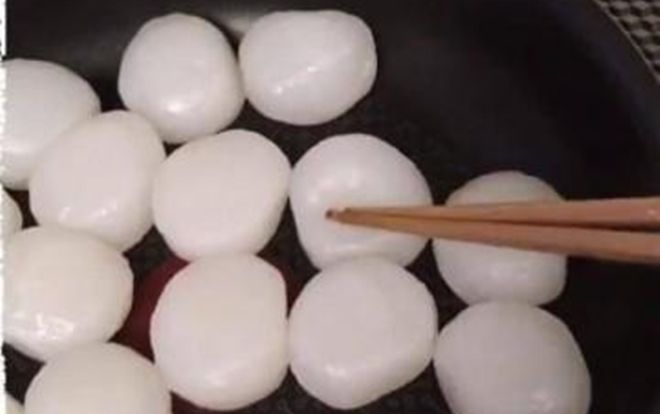 Kinh hãi món ăn như đang 'gào thét' trước khi bị nướng chín