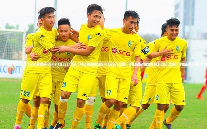 VFF 'tuýt còi', đội bóng của bầu Hiển rơi vào cảnh 'éo le cuộc tình'