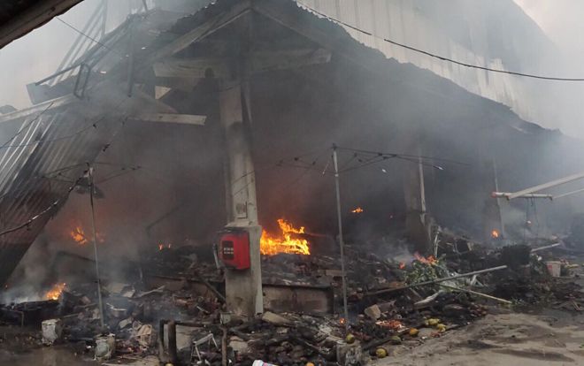 Trong một ngày Hà Nội xảy ra liên tiếp 4 vụ cháy, nhiều tài sản và ô tô bị thiêu rụi