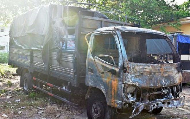 Xe máy đấu đầu ô tô tải, thiếu niên 17 tuổi tử vong