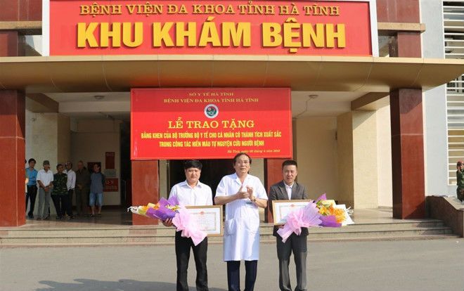 Tôn vinh 2 người vượt 200km trong đêm hiến máu cực hiếm cứu người