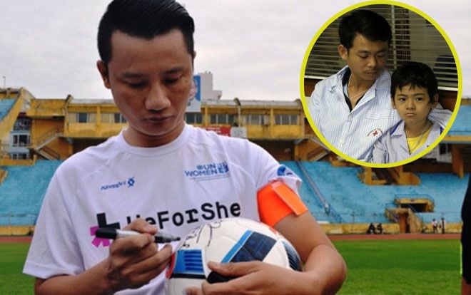 Hoàng Bách tặng tiền, bán đấu giá áo có chữ ký U23 VN ủng hộ 2 bố con bị ung thư máu