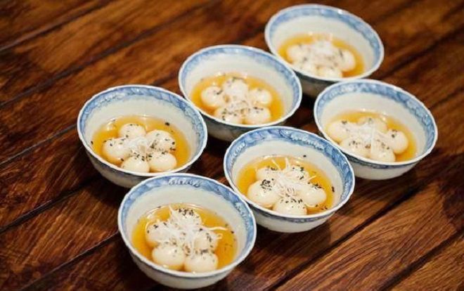 Về Hải Phòng ăn mệt nghỉ chè giun, giá bể để biết đất Cảng không chỉ có bánh đa cua!