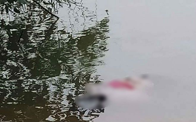 Ra kênh giặt quần áo, hoảng hốt phát hiện thi thể người phụ nữ trôi dạt