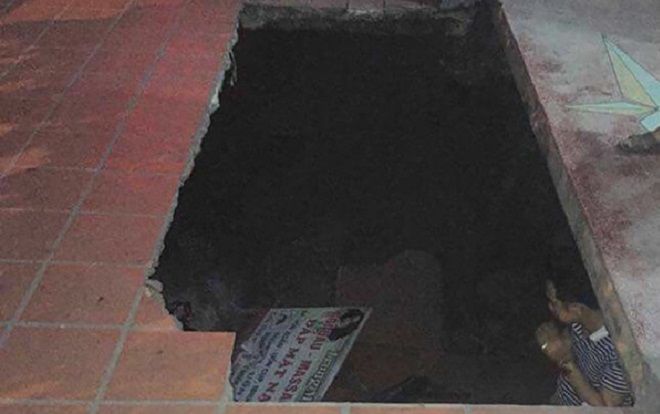 'Hố tử thần' rộng 10m2 nuốt chửng máy xúc, xe máy cùng nam thanh niên