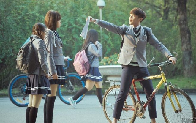 Thanh xuân của chúng ta luôn có một 'tài xế riêng', đưa đón đi học đi chơi bất kể nắng mưa