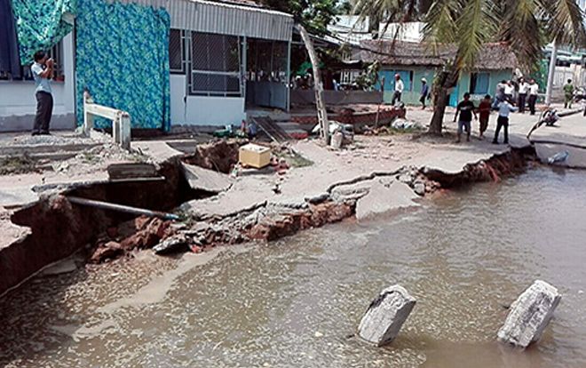 Hàng chục người dân Cần Thơ tháo chạy sạt lở