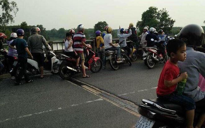 3 người lao mình xuống sông Sài Gòn cứu cô gái tự tử, một thanh niên chết đuối