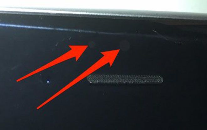 Chiếc iPhone nào cũng có hai chấm tròn ở mặt trước nhưng hiếm ai biết chúng để làm gì