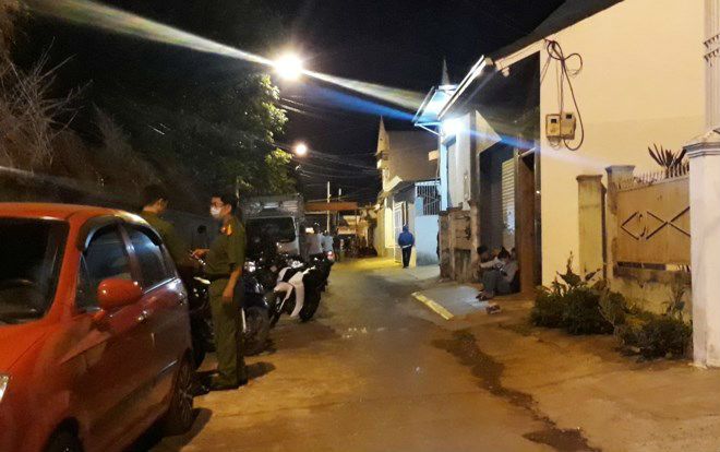 Phát hiện thi thể người đàn ông treo cổ tử tự đang trong quá trình phân hủy