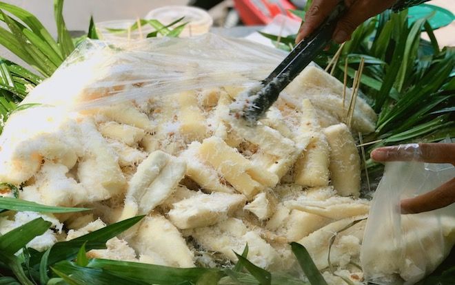 'List' những món ăn vặt hấp dẫn từ khoai mì nổi tiếng nhất trên đường phố Sài Gòn