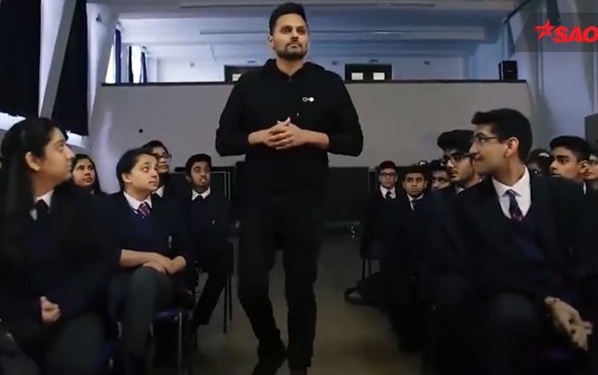 Đừng để bất kì ai hối thúc bạn với chiếc đồng hồ của họ - Clip đáng xem nhất ngày đang được sinh viên 'share' rầm rộ