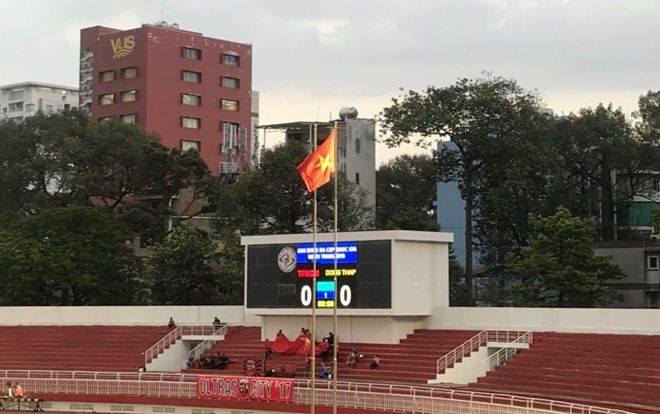 Trận đấu TP.HCM và Đồng Tháp chỉ có vài trăm khán giả đến xem