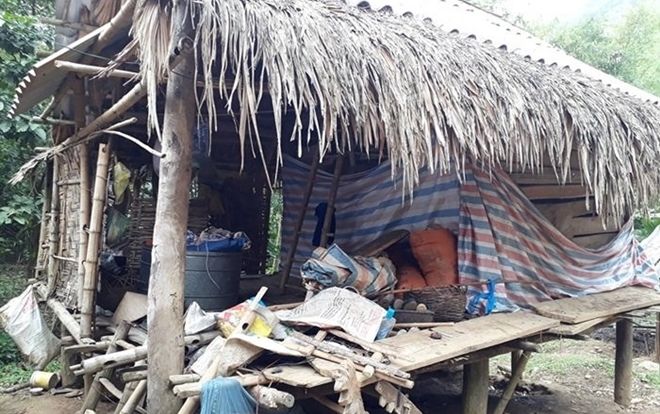 Cô giáo hơn 15 năm sống cảnh bị xích nơi góc vườn