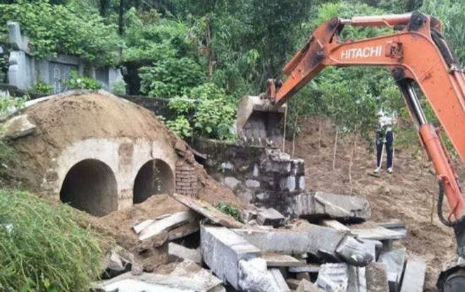 Chiếm đất công xây hàng chục nghìn ngôi mộ cho chính mình, bé vài tuổi cũng có phần
