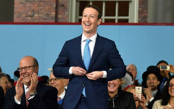 Giải mã thông điệp đằng sau bộ vest của ông chủ Facebook trong phiên điều trần dài 5 giờ đồng hồ