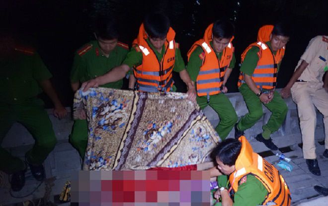 Lật sà lan trong đêm, 3 mẹ con chết ngạt trong cabin