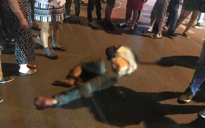 Nhẫn tâm cuốn xe máy rồi kéo lê người đàn ông vào gầm, tài xế bị người dân đuổi đánh