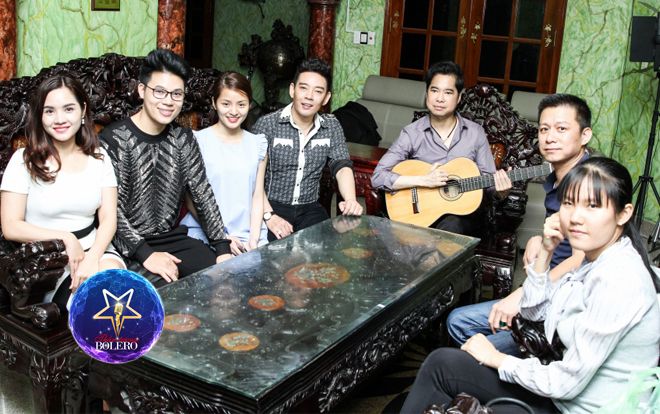 Học trò đến nhà riêng nghe HLV Ngọc Sơn hướng dẫn bolero trước đêm thi