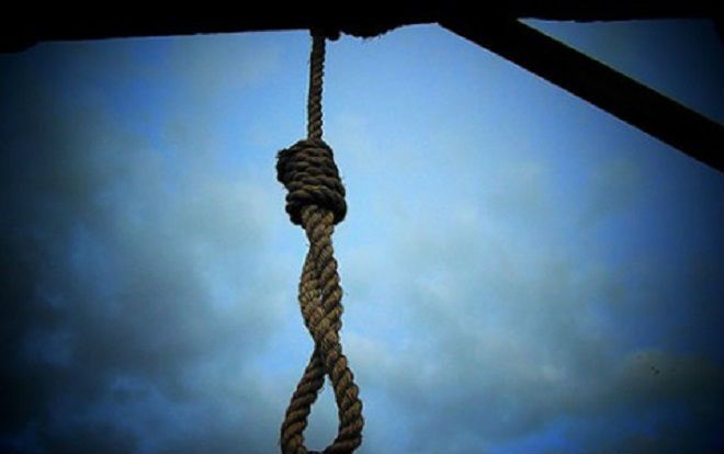 Chồng đâm vợ trọng thương rồi treo cổ tự tử ở chuồng bò