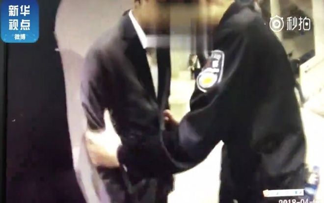 Tội phạm truy nã bị nhận diện giữa 50.000 người theo cách không ngờ