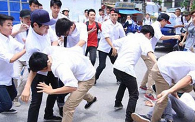 Nam sinh cấp 3 bị nhóm thanh niên chặn đường, đánh hội đồng đến tử vong