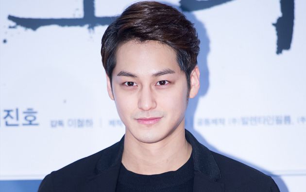 Vừa công khai hẹn hò, Kim Bum đã chuẩn bị lên đường nhập ngũ