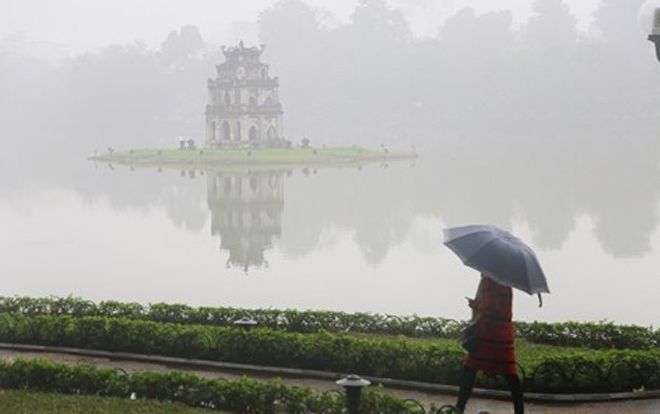 Từ hôm nay miền Bắc chuyển mưa lạnh, đề phòng dông lốc, sấm sét