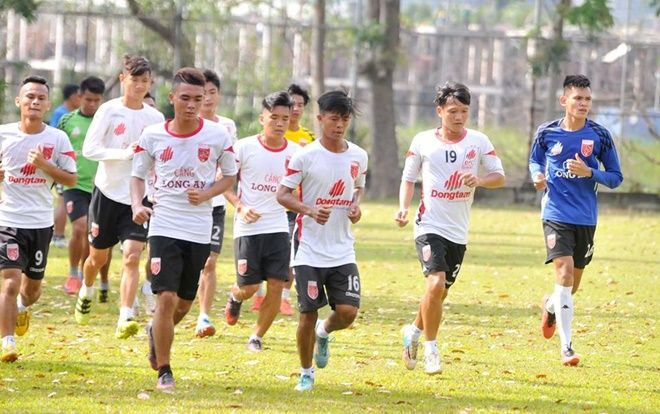 Bầu Thắng chính thức ngừng tài trợ, cựu vương V.League sắp bị giải tán?