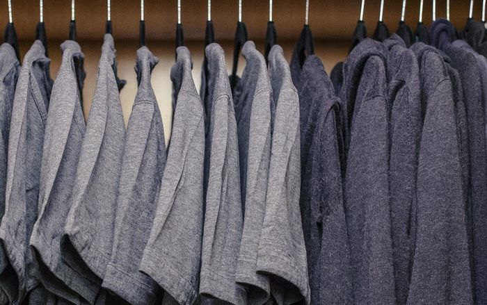 Bí mật đằng sau những chiếc áo T-shirt xám trơn tẻ nhạt Mark Zuckerberg ngày nào cũng mặc