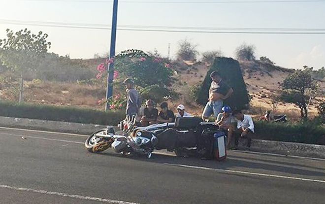 Mô tô khủng ngã lúc ôm cua, 1 người thiệt mạng