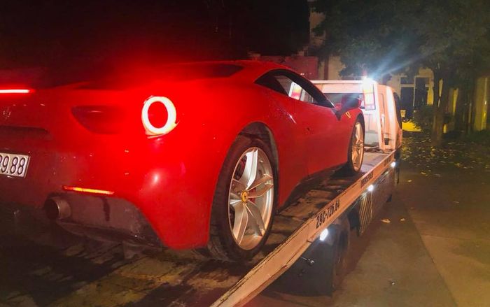 Tuấn Hưng than trời vì siêu xe 16 tỷ gặp nạn trong đêm