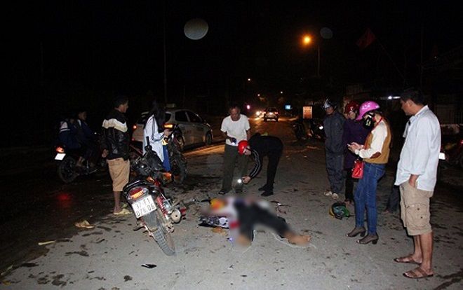 Va chạm giữa 2 xe máy, 4 người thương vong